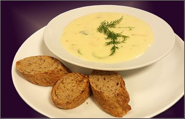 Kremet fiskesuppe med brød